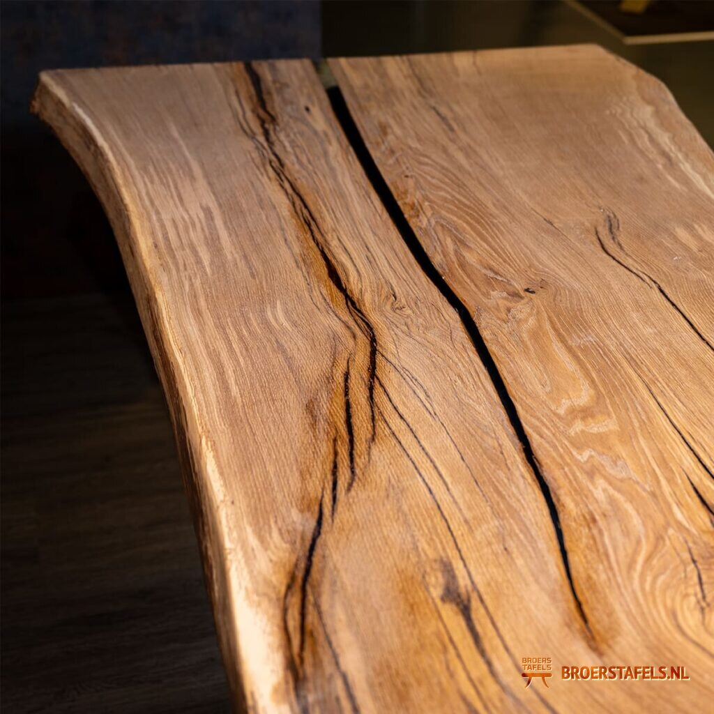 Eiken / Epoxy kunststuk van 308cm breed