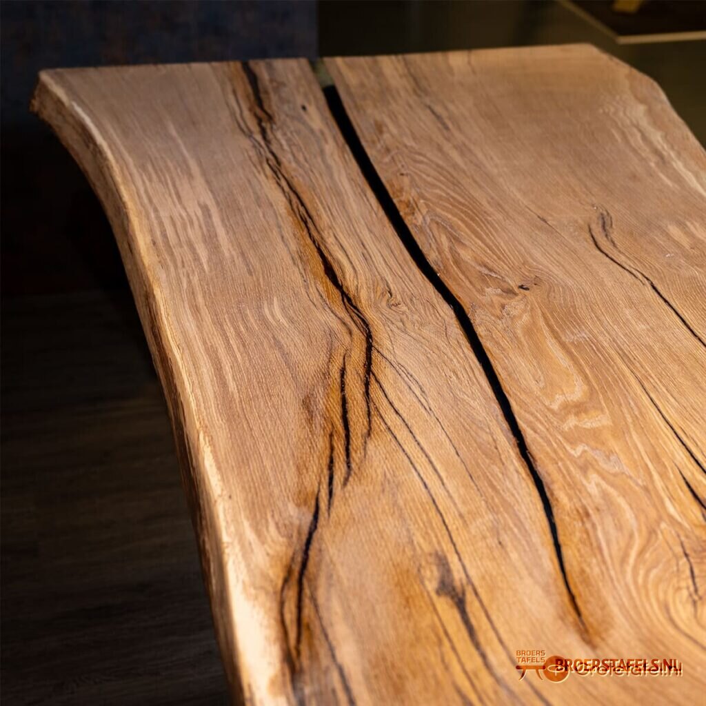 Eiken / Epoxy kunststuk van 308cm breed
