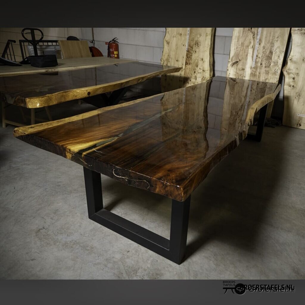 Suar / Epoxy tafelblad 310cm