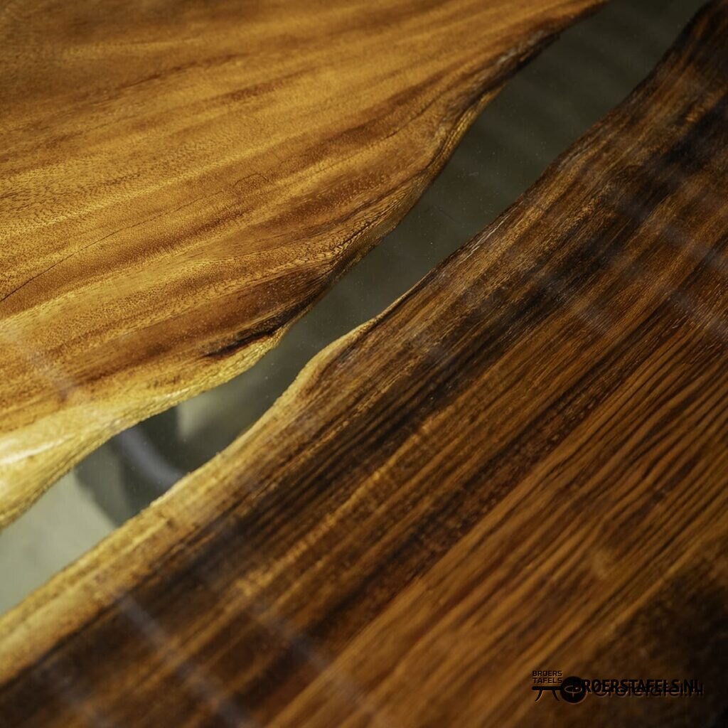 Suar / Epoxy tafelblad 310cm
