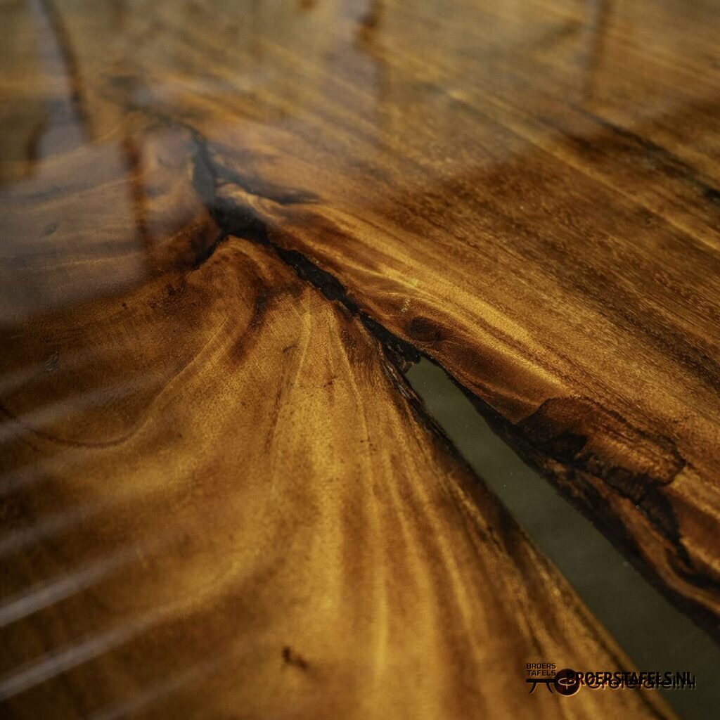 Suar / Epoxy tafelblad 310cm