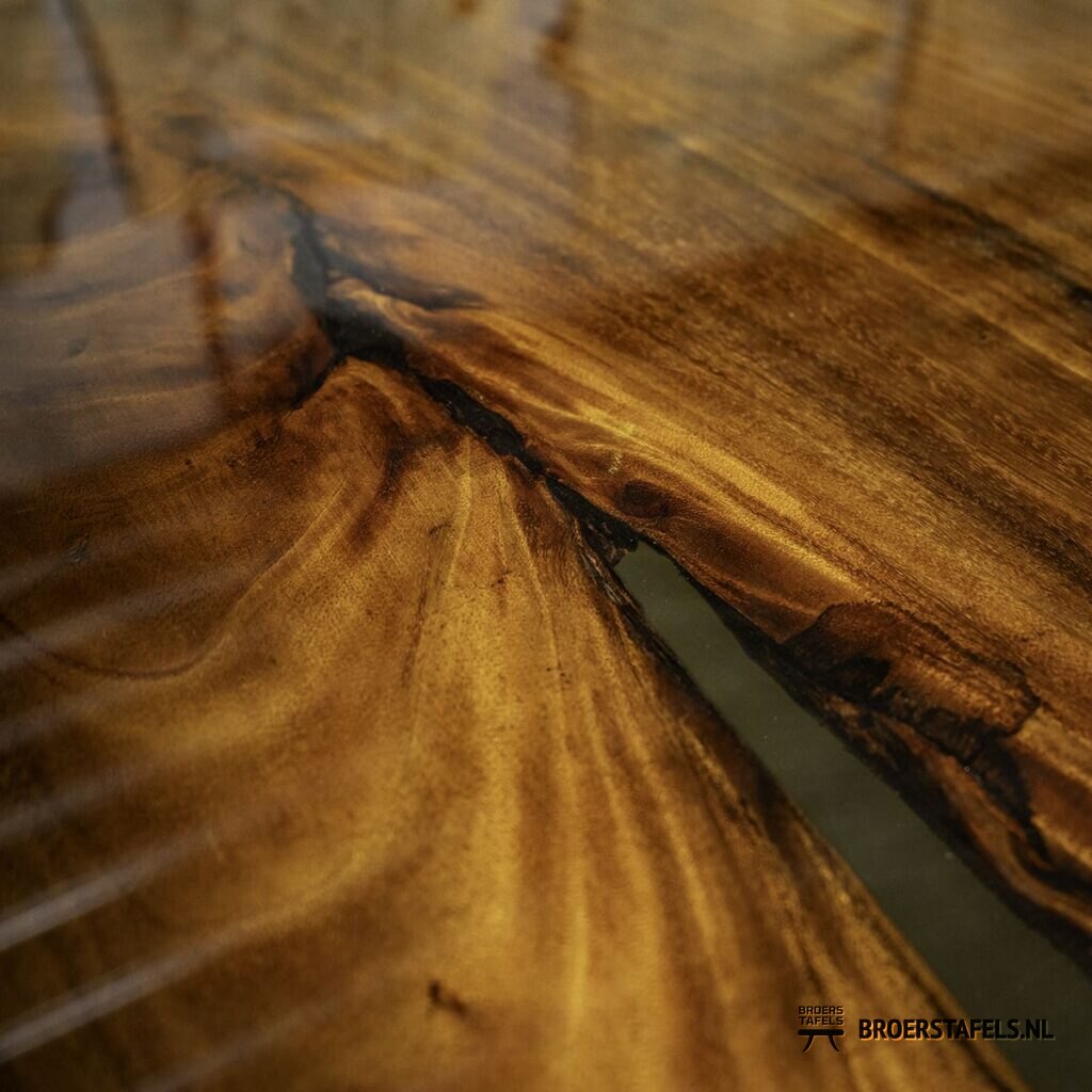 Suar / Epoxy tafelblad 310cm
