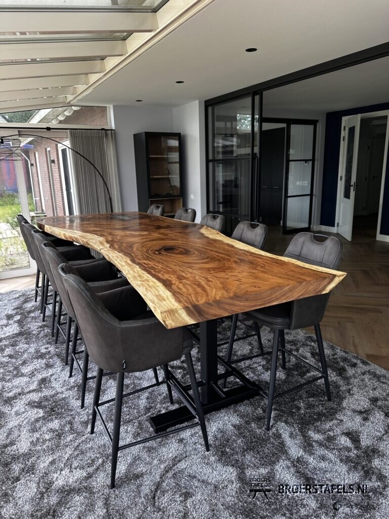 Groots gebaar in Suar & Epoxy