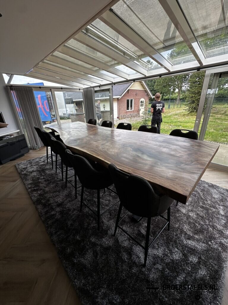 Groots gebaar in Suar & Epoxy